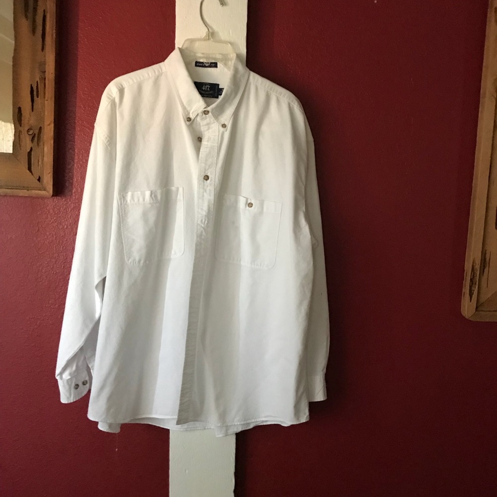 Men’s White 417 by Van Heusen shirt. Size XL